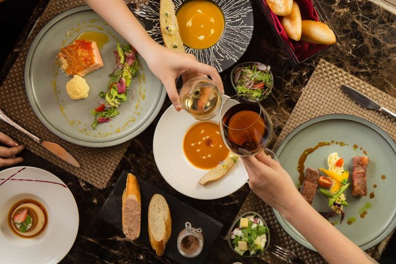 Thưởng thức rượu vang cùng những món ăn nào
