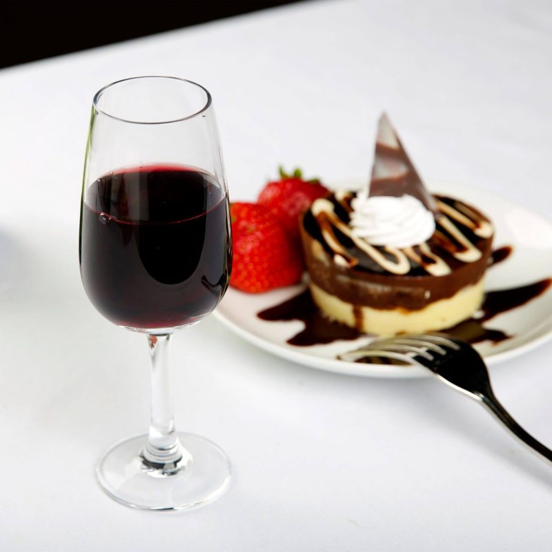 Vang đỏ làm từ nho Pinot Noir nên kết hợp với những món ăn nào?