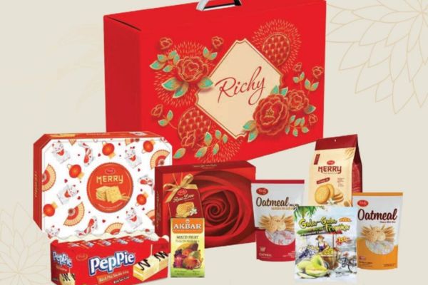 Hộp bánh Tết là món quà truyền thống đầy ý nghĩa trong dịp Tết