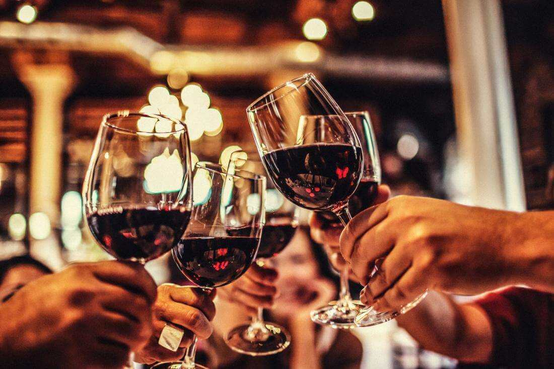 Cách uống rượu vang và một số lưu ý mà bạn cần biết-Winecity