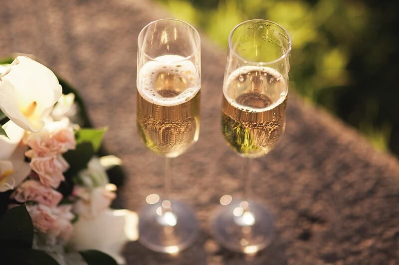 Tại sao những dòng rượu champagne thường rất đắt tiền