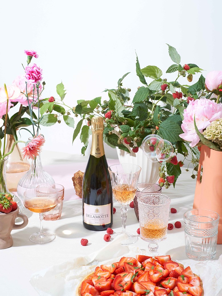 Vang Pháp Rose Champagne Delamotte