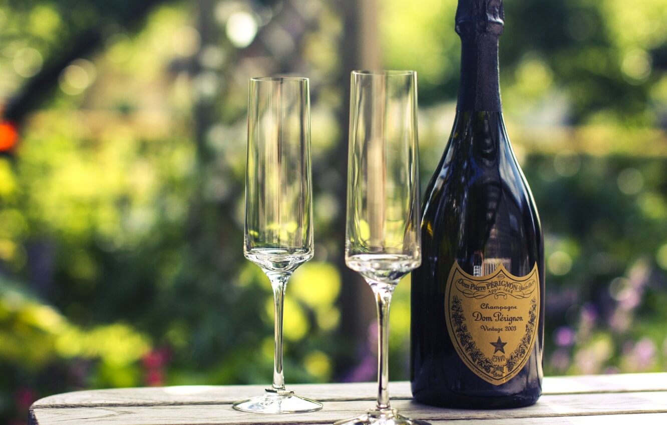 Cách thưởng thức trọn vẹn rượu Champagne Dom hảo hạng