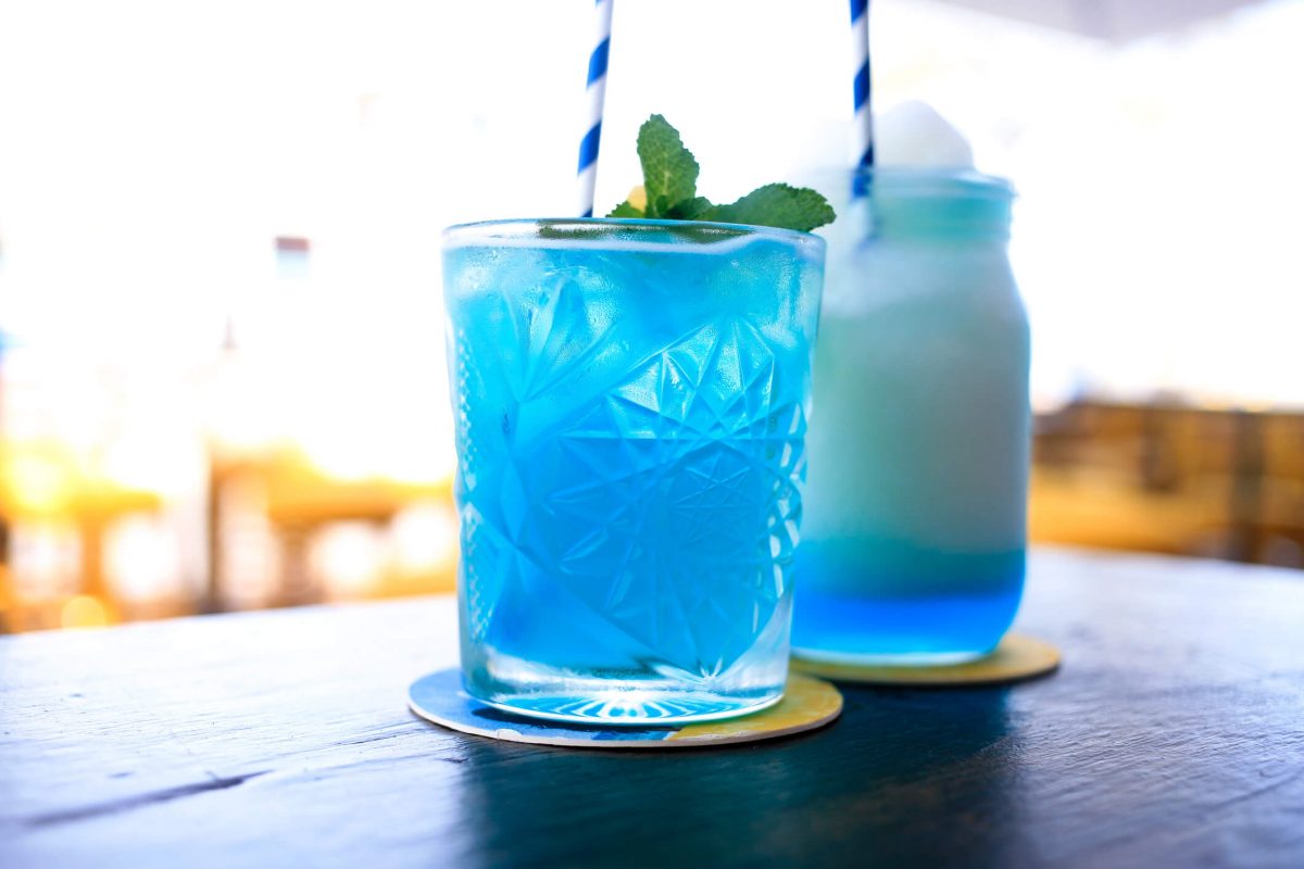 Pha chế cocktail từ rượu Blue Curacao