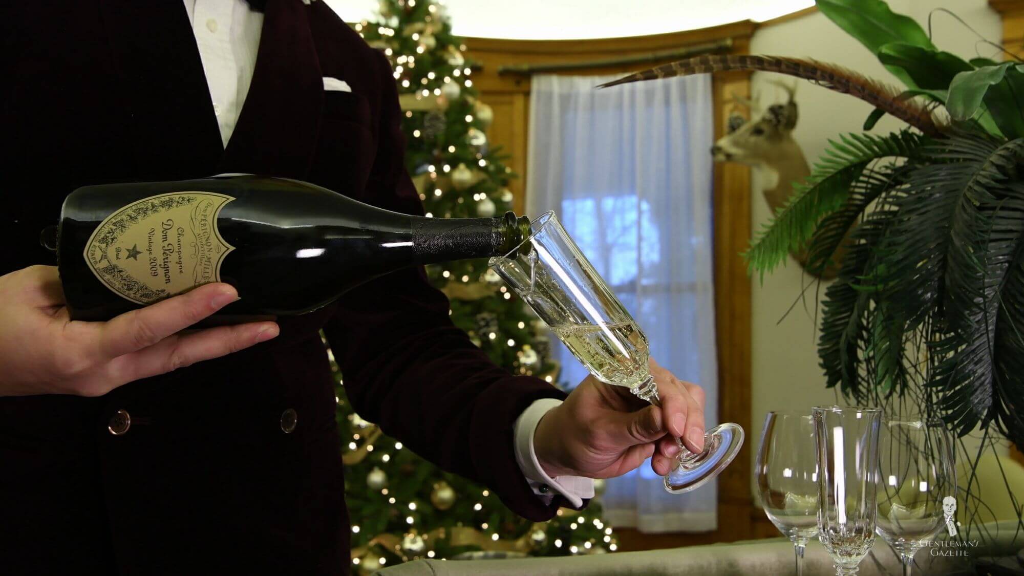 Cách rót rượu Champagne