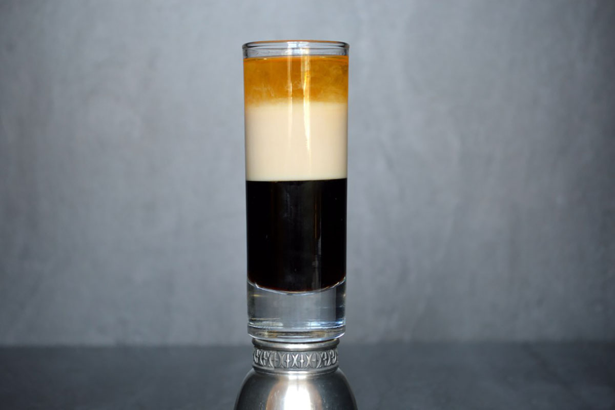 Cocktail B52 là gì?