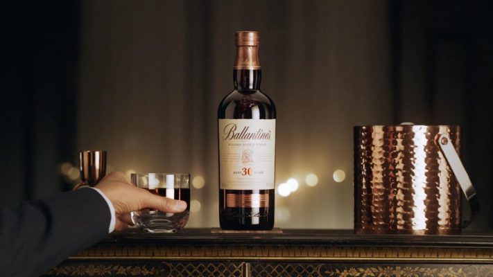 thưởng thức rượu ballantines 30