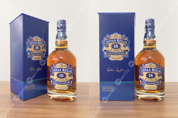 Chivas 18 có màu vàng ánh kim trong trẻo (Ảnh chụp thật tại Winecity)