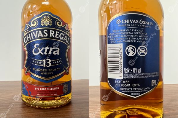 Mặt trước và mặt sau của một chai Chivas 13 American Rye Casks