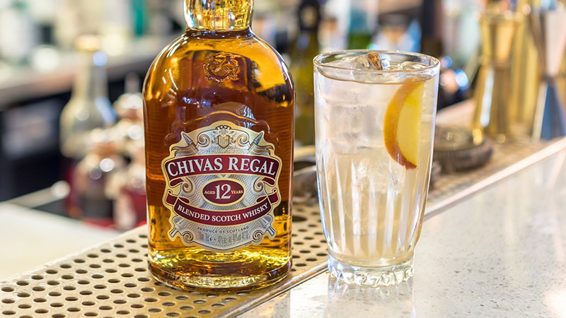Chivas 12 là sự giao thoa giữa hương thảo mộc, hoa thạch thảo, mật ong và trái cây