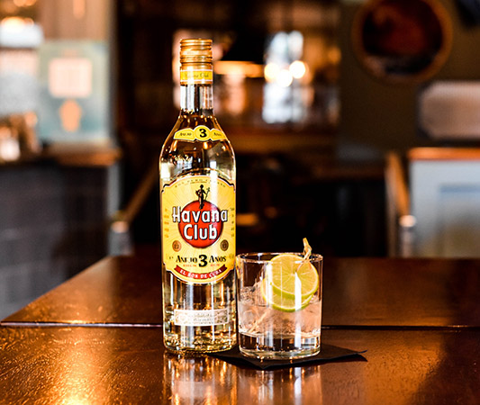 Thưởng thức rượu Havana Club Anejo 3 ngon đúng điệu