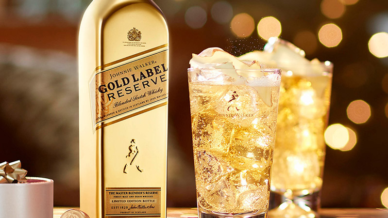 Thưởng thức rượu Johnnie Walker Gold Bulion V