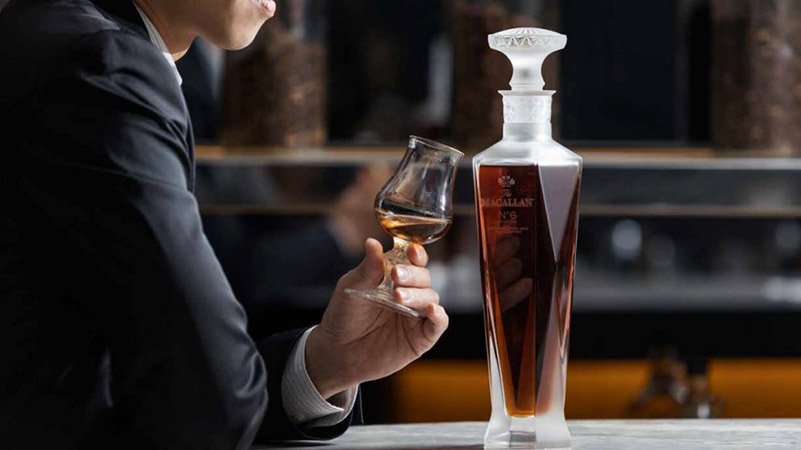 Thưởng thức rượu Macallan No 6 đúng điệu