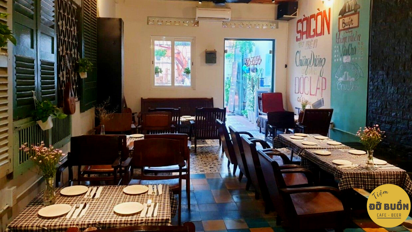 Đỡ Buồn - Nơi thưởng thức rượu vang đỏ Bạch Mã lý tưởng