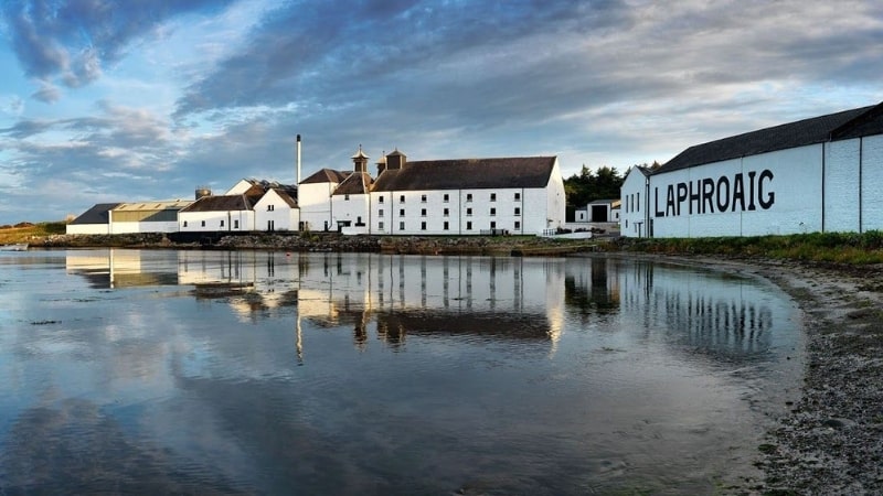 Rượu Laphroaig - Dòng Whisky khói đặc biệt từ Scotland