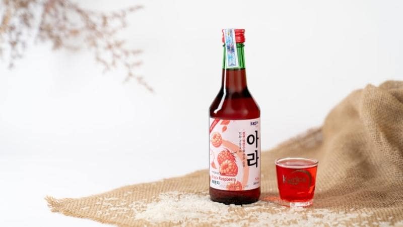 Rượu Soju Korice hương mâm xôi (Black Raspberry) 12% 360ml.