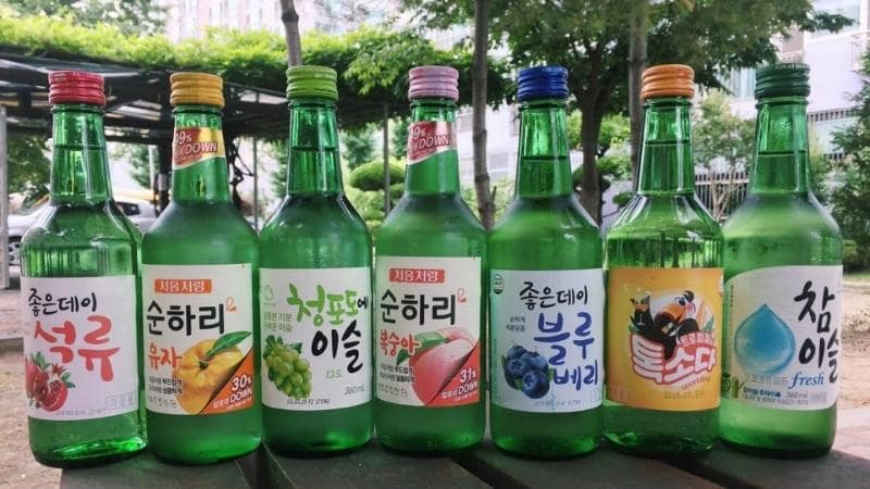 Rượu soju trái cây sở hữu nhiều hương vị trái cây khác nhau nhưng trong đó có 5 phân loại mùi hương được ưa chuộng nhất là nho, táo, đào, việt quất và dâu.