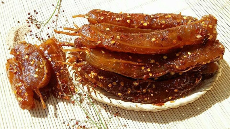 Mứt me chua cay sấy dẻo Lạc Xuân với sắc nâu bắt mắt cùng hương vị độc đáo.