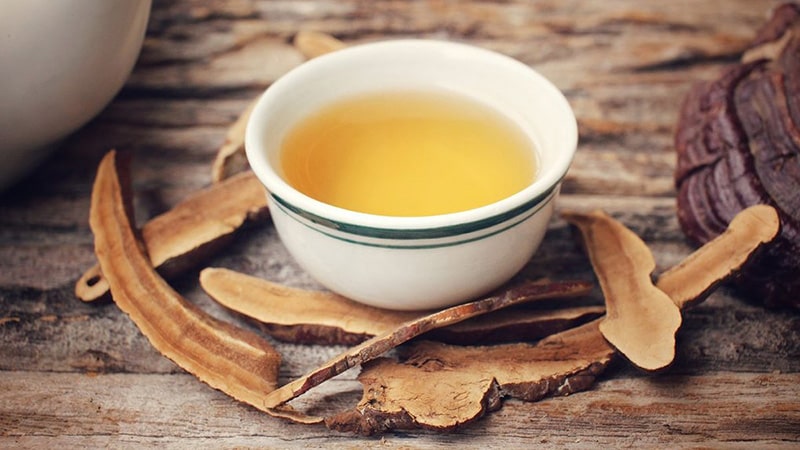 Nấm linh chi thái lát Yersin Farm được nhiều người chọn để pha trà uống bổ sung dưỡng chất.