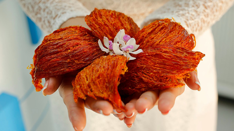 Huyết yến thật sẽ có màu đỏ ngà hoặc đỏ sẫm
