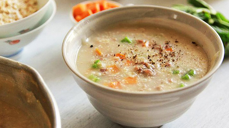 Cháo yến rau củ đặc biệt thích hợp cho người đang trong chế độ ăn kiêng