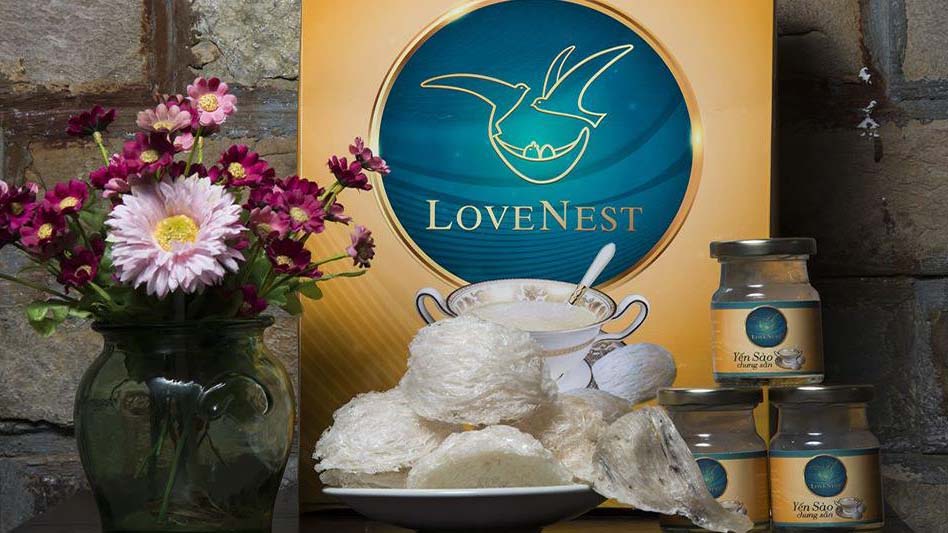 Yến sào thật 100% được trưng bày vô cùng đẹp mắt từ cửa hàng yến sào Lovenest