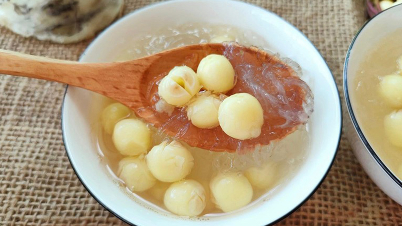 Yến chưng hạt sen hạt chia mang đến một hương vị thơm ngon hỗ trợ cho sức khỏe tim mạch