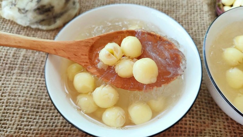 Yến chưng hạt sen - cách chưng yến sào được nhiều người lựa chọn