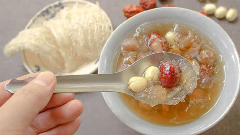 Ăn yến chưng táo đỏ hạt sen thường xuyên sẽ giúp nuôi dưỡng làn da khỏe đẹp