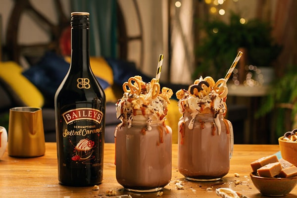 Rượu sữa Baileys Salted Caramel có thể pha chế thành những cocktail hấp dẫn