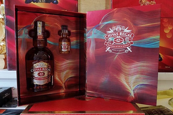 Chivas 12 Hộp Quà - Ý tượng tặng quà tuyệt vời