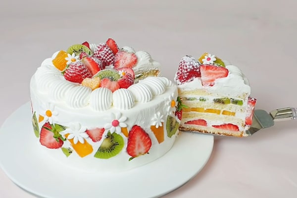 Bánh kem trái cây là món quà 8 3 đầy sáng tạo và thú vị