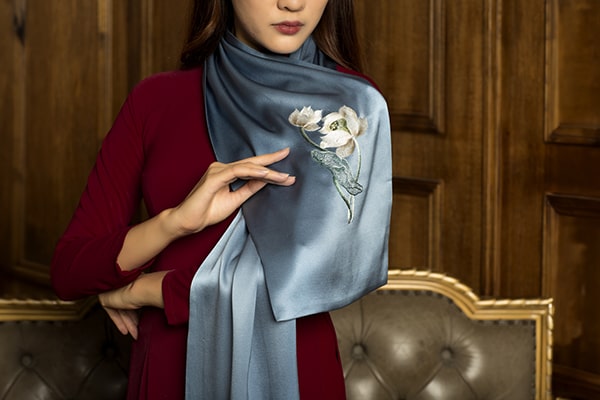 Khăn lụa sang trọng và nhiều phong cách