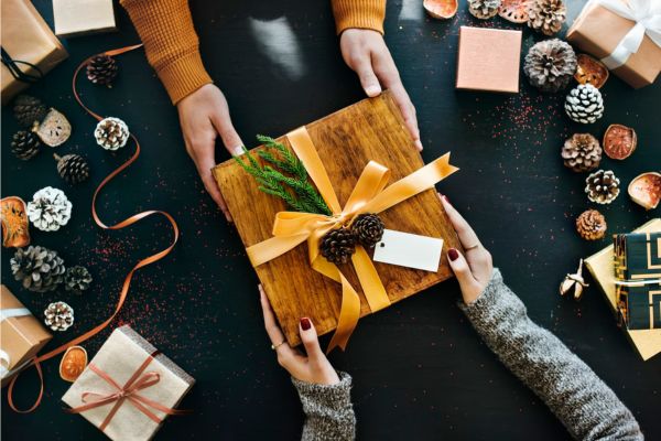 Quà tặng khai trương là một nét đẹp trong văn hóa Việt Nam.
