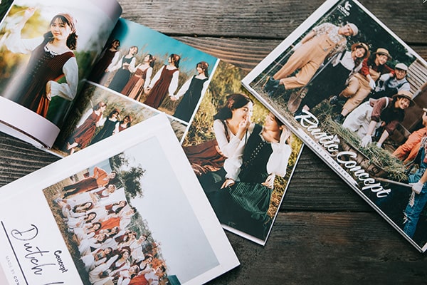 Lưu giữ những khoảnh khắc đáng nhớ và ý nghĩa trong album kỷ niệm của lớp.