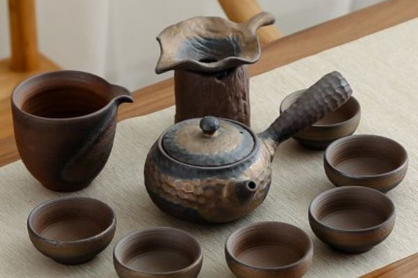 Một món quà đơn giản và thú vị là bộ ấm pha trà