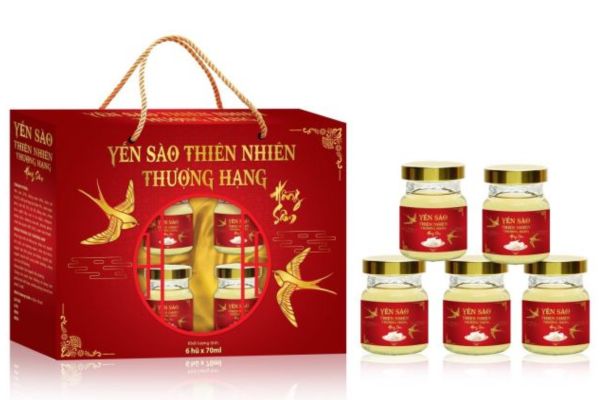 Tặng yến sào nguyên tổ thiên nhiên cho mẹ là cách để bạn bày tỏ sự quan tâm và lo lắng cho sức khỏe của mẹ