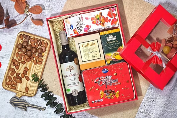 Đây là món quà thích hợp nếu bố mẹ của bạn là những người yêu thích rượu vang đỏ