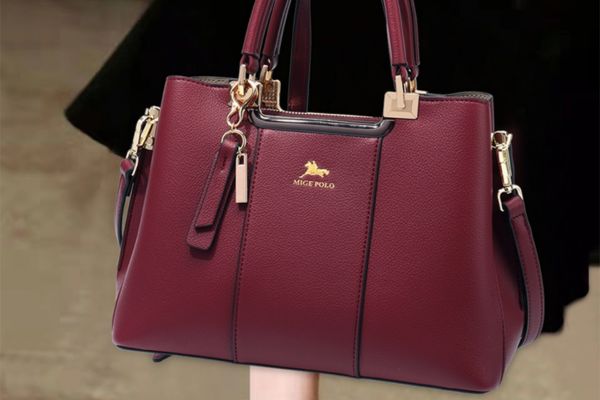 Một chiếc túi xách mới có thể giúp mẹ thay đổi phong cách, tạo nên vẻ ngoài lịch sự và sang trọng