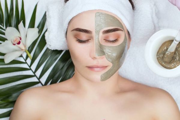 Một buổi làm đẹp spa đem lại trải nghiệm độc đáo, từ việc thư giãn trong không gian tĩnh lặng đến việc được chăm sóc bởi các chuyên gia spa