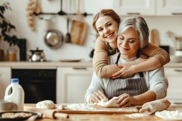 Tặng quà cho mẹ là cách thể hiện sự biết ơn và tình cảm sâu sắc