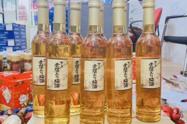 Rượu Mơ Vảy Vàng không chỉ là một thức uống tinh tế, mà còn mang lại lợi ích dinh dưỡng