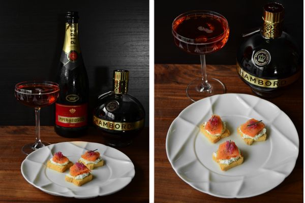 Cocktail Kir Royale: Champagne và dâu đen tinh tế