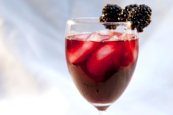 Cocktail Kir Cardinal: Hòa quyện màu sắc và hương vị độc đáo