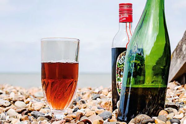 Cocktail Kir Breton: Hòa quyện hương vị táo tươi mát với sự nhẹ nhàng của cider
