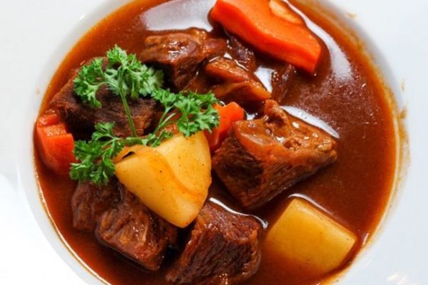 Cùng tìm hiểu về món bò nấu sốt vang