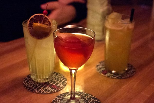 Dưới đây là cách pha chế cocktail Toronto đơn giản mà bạn có thể thử