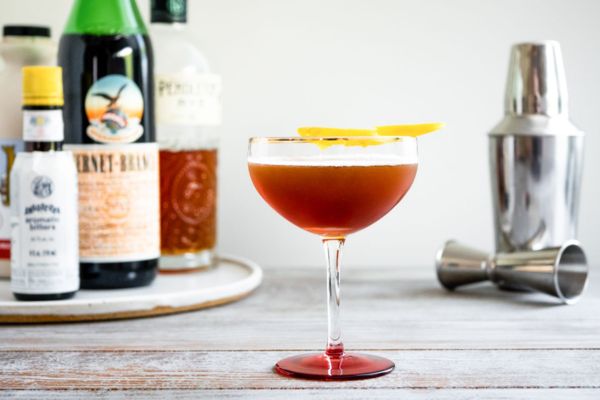 Cocktail toronto là một thức uống có độ cồn cao, với sự cân bằng giữa vị ngọt của siro
