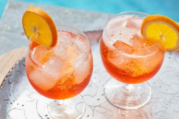 Cocktail Aperol Spritz nổi bật với hương vị ngọt đắng độc đáo