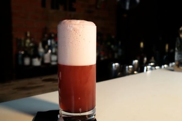 Công thức và cách pha chế để làm một ly cocktail chicago fizz